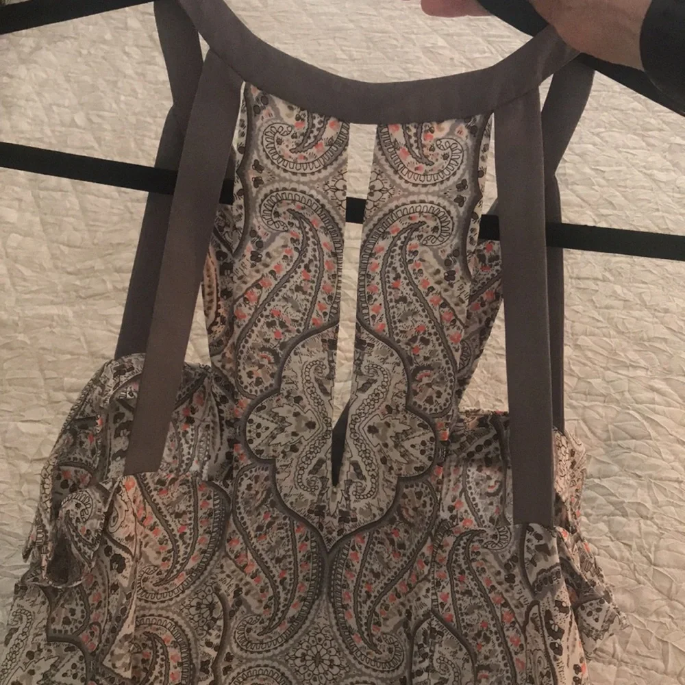 New BCBG Maxazria Grey and Light Pink Top - light and airy, perfect for Summer - Picture 5 of 6